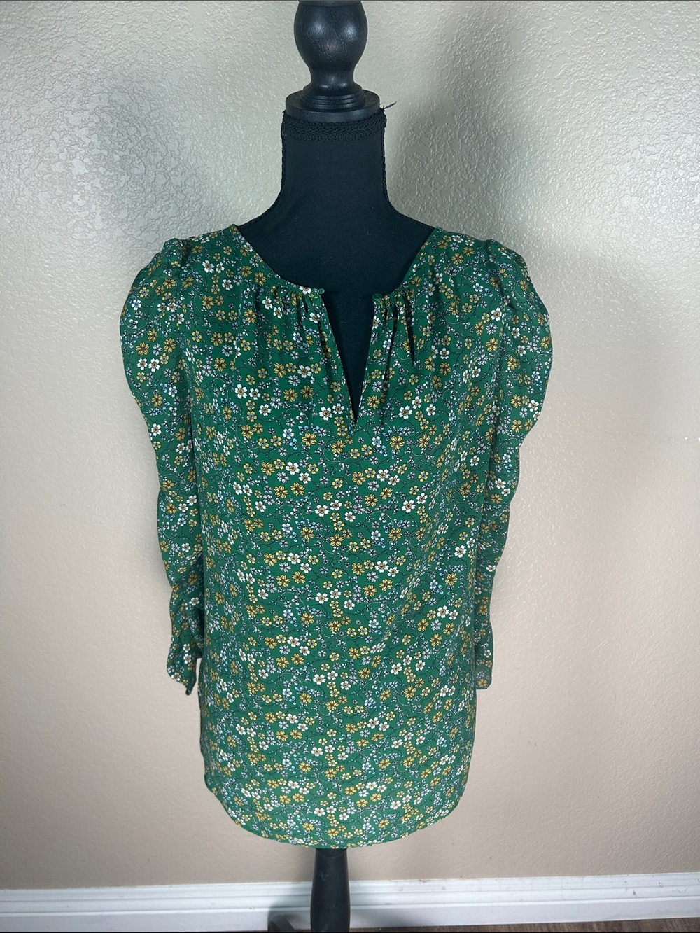Max Studio Green Floral Blouse Top Size M 3/4 Sleeve Boho